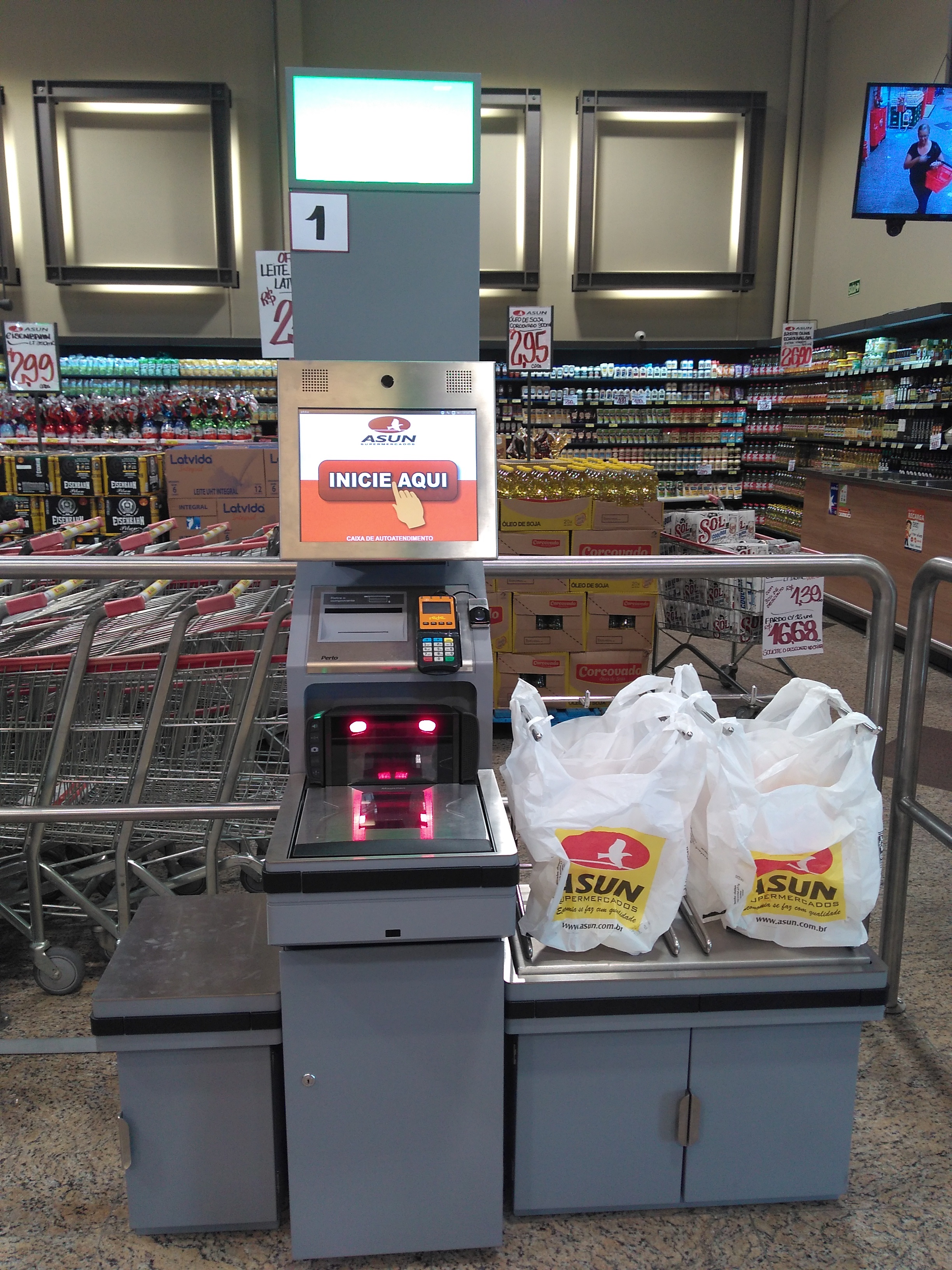 Asun Supermercados inicia implantação de self-checkouts